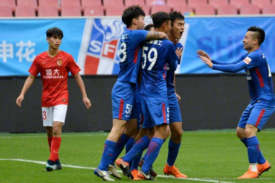 包含官宣日上海申花调整名单以备法联杯；扳平良机环节打磨；气氛紧张；官宣口径保持一致的词条