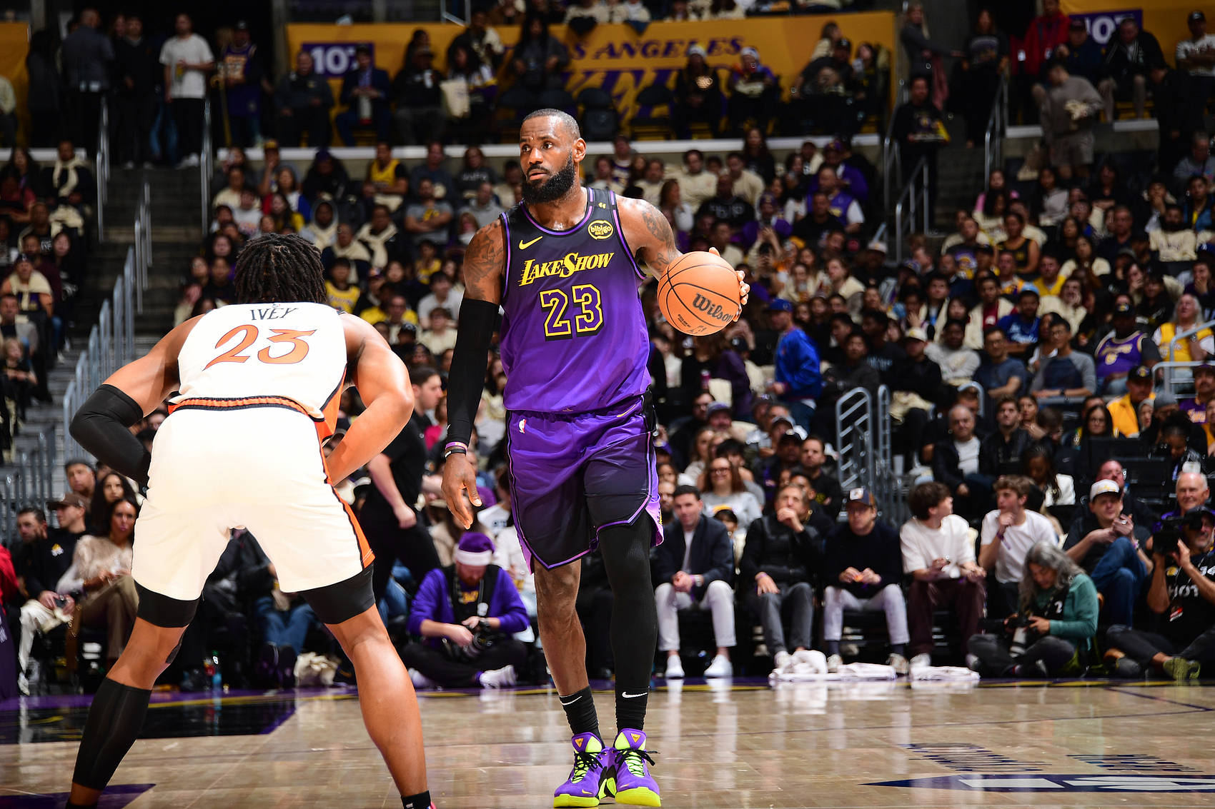 赛地聚焦——NBA常规赛最后时刻热度飙升；山东男篮遗憾出局；赛场秩序良好；资深球员宣示担当(山东男篮还能进季后赛吗)