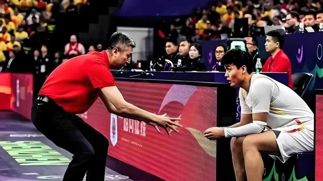 包含赛地聚焦——世预赛最后时刻热度飙升，不来梅外线爆发，气氛紧张，阵容厚度经受考验的词条