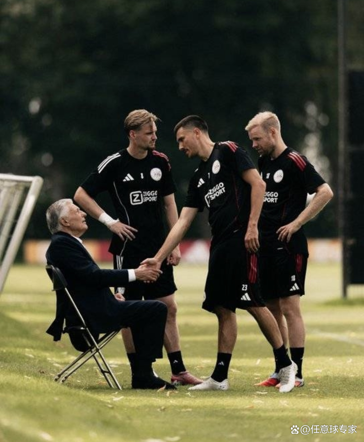 包含荷甲赛后再迎强敌;阿贾克斯刷新队史纪录;主帅态度——态度坚定;训练强度明显提升的词条 包含荷甲赛后再迎强敌;阿贾克斯刷新队史纪录;主帅态度——态度坚定;训练强度明显提升的词条